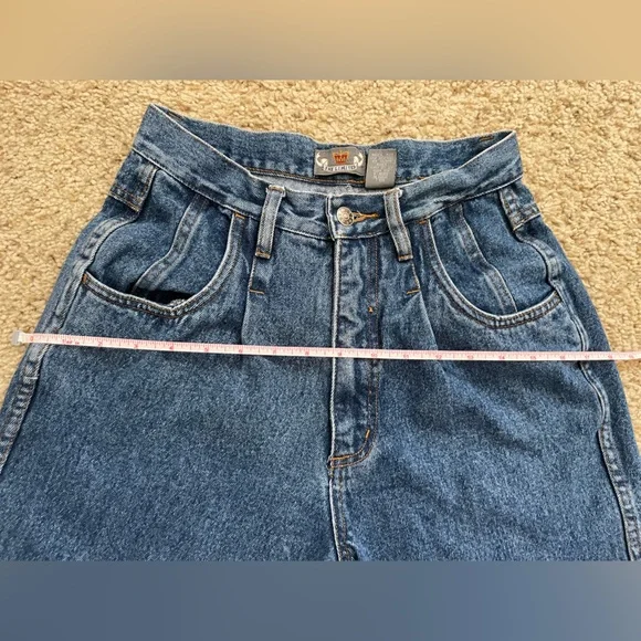 Vintage The Limited Cut-Off Pleated High Rise Blue Jean Shorts with Back Yoke - Picture 14 of 16